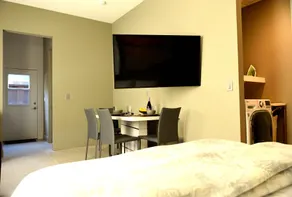 Burlingame Downtown Sophisticated Suite Spot - Image 2