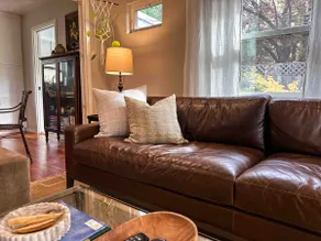 The Alley House: Historic District Garden Bungalow - Image 2