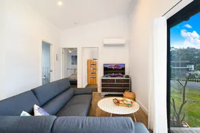 Pet Friendly | Modern Home 3 Mins to Beach - Image 5