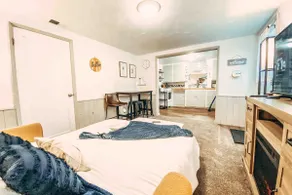 Private Yellowstone Sauna Retreat w/ Kitchen - Image 5