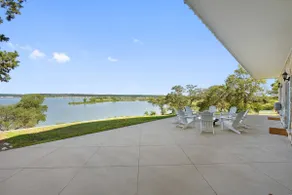 Paradise by the lake - Lonestar Lakehouse - Image 3