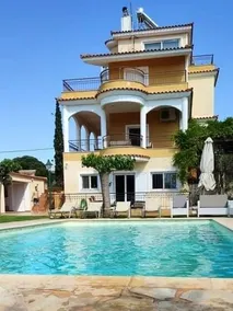 Relaxing Villa with Swimming Pool and Garden - Image 5