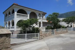 Apartment Mario with sea view, pool and beach - Image 4