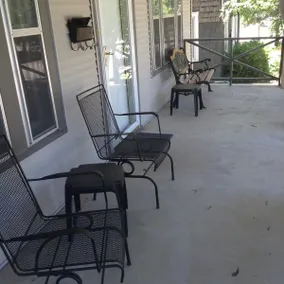 Nice home, conveniently located - Image 2