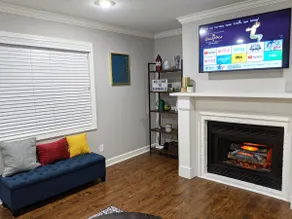Chic apartment steps away from campus! - Image 2