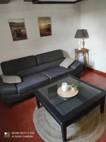 Cheerful townhouse with free parking - Image 3