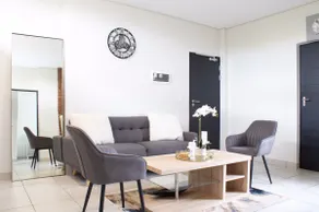 ⭐️ Contemporary - Clean & Comfortable Apartment ⭐️ - Image 2