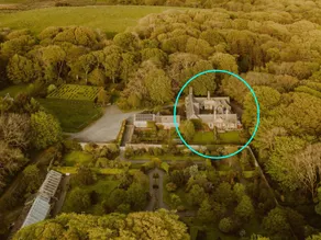 Heritage Luxury: Coachman Lodge on Seaside Estate - Image 4