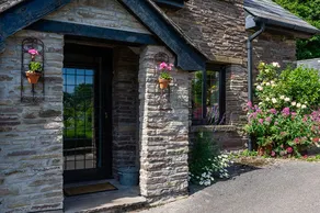 Luxury cottage, friendly local pub, on Offa’s Dyke - Image 2
