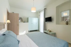 Leny's Seaside House - Image 4