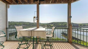 Lakefront Condo + Free Slip | Elevator access - Image 4