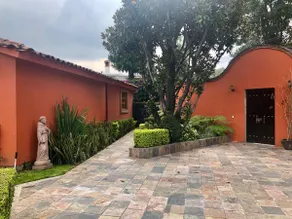 A private, one-story house with a pool and garden - Image 3