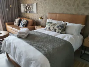 Luxurious Furnished studio in Menlyn Maine - Image 4