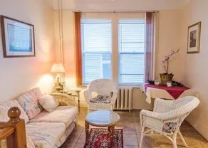 Beautifully Furnished Executive Main floor Apt - Image 2