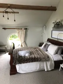 The Jockey Room Hideaway - Image 2