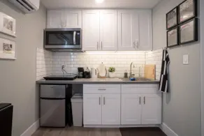 Private Cozy Suite, Bath, Kitchenette - DM-C - Image 4