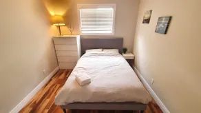 Warm & Renovated 3 Bedroom Suite - Full Kitchen - Image 4