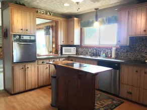 Waterfront 5 Bedroom Lakehouse with Private Dock on Indian Lake - Image 3