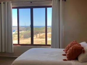 Spacious top-floor loft with ocean views - Image 2