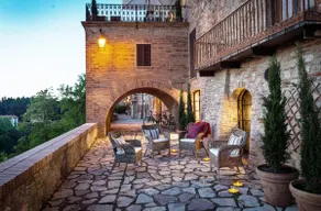 Elegant historic Palazzo, views of Tuscan valley - Image 2
