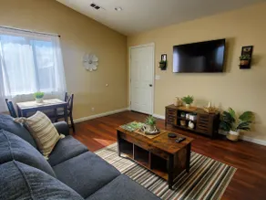 Private 1bdrm 1ba house w/garage - Image 2