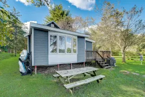 Lakefront cabin. Kayaks included. 40 mins to Dells - Image 3