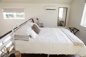 The Orchard Oasis: Charming & Romantic Farm Stay - Image 4