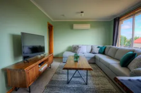 The Burrow - Waratah.  Picturesque town near Cradle Mountain and Tarkine - Image 2