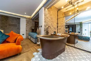 Spectacular Studio hideaway in City Centre - Image 3
