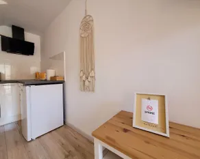 Cozy Apartment in Heart of Târgu Mureș - Image 4