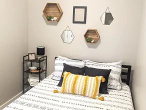 Clean-Modern-New-Breezy Stay for Travelers - Image 4