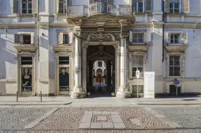 Baroque elegance in the historic center! - Image 3
