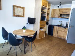 Apartment with large balcony and nice view - Image 4
