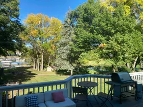 Rustic Retreat on Prior Lake - Image 2