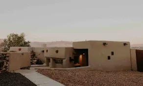 Couples Getaway With Stunning Views - Image 3