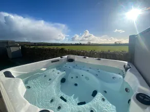 Bungalow w/ HotTub & Countryside Views in Newquay - Image 2