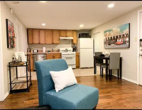 Adorable cozy 1 BR cottage centrally located with full kitchen - Image 4