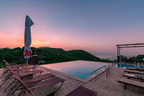 Traditional apartment with pool - Image 2