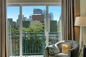 City ★ Water View Oasis with Pool & Gym near Cruise in Heart of Seattle - Image 5