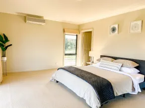 Kookaburra Cottage: Serene Rural Escape & King Bed - Image 2