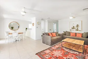 Spacious 2Bedroom Apartment @ The Lord Byron Hotel - Image 5