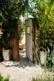 The Old Greenhouse. France Lynch, Stroud - Image 3