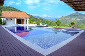 Luxurious TopSpot® @ Exclusive Club in Apulo! - Image 5
