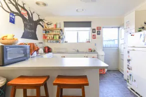 Cosy 2br ground floor unit - whole unit - Image 2