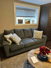 The lower Hillside Suites : 10 mins from airport! - Image 4