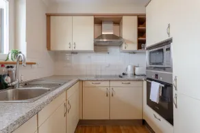 Bright Modern One-Bed with Stunning View of Thames - Image 3