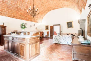 Magnificent 1700's villa in Tuscany - Image 2