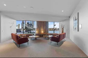 2BR +Secure Car Park Docklands floor sea view - Image 5