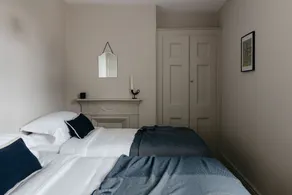 The Curator's Apartment - Spacious 2 Bedrooms - Image 5