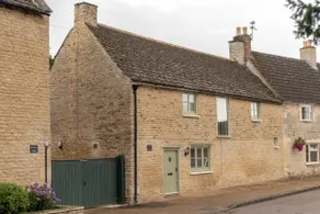 Beautiful Grade II Listed Barn Conversion - Image 2